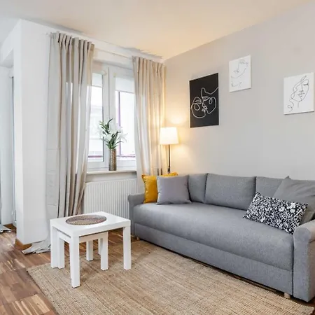 Goldenberry Mokotow ワルシャワ