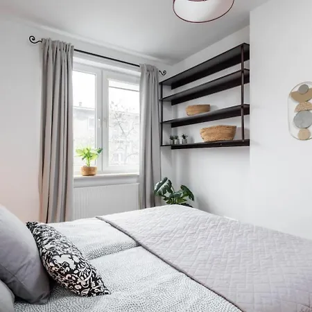 Goldenberry Mokotow * ワルシャワ