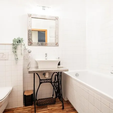 Goldenberry Mokotow * ワルシャワ